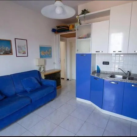 Bilocale Con Ampio Terrazzo דירה *
